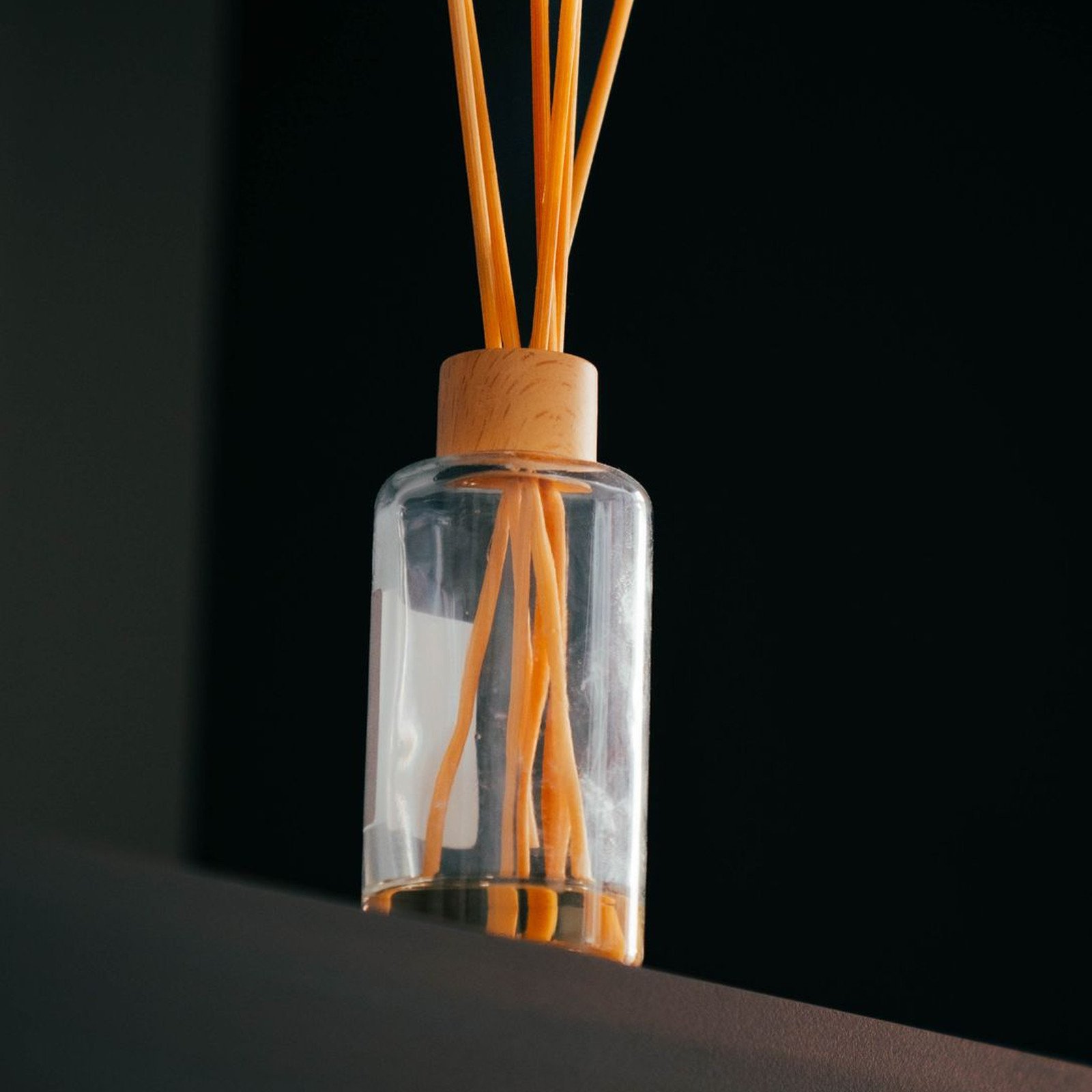Amber & Smoke Reed Diffuser - Image 2